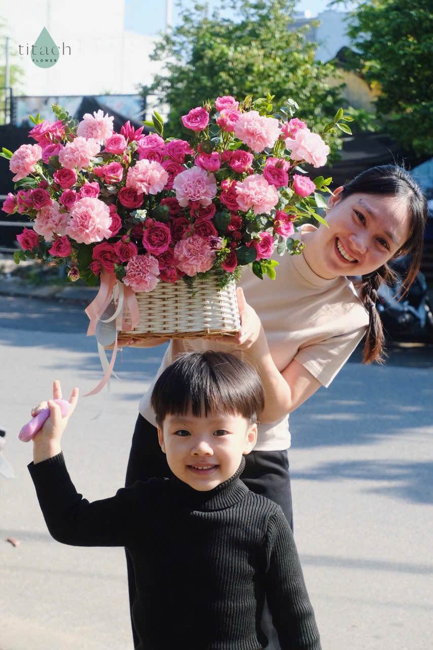 Tiệm Hoa Tí Tách - Instagram