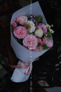 bo hoa tone hong mix nhieu loai