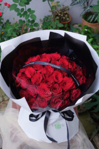 bo hong do lon giay den trang